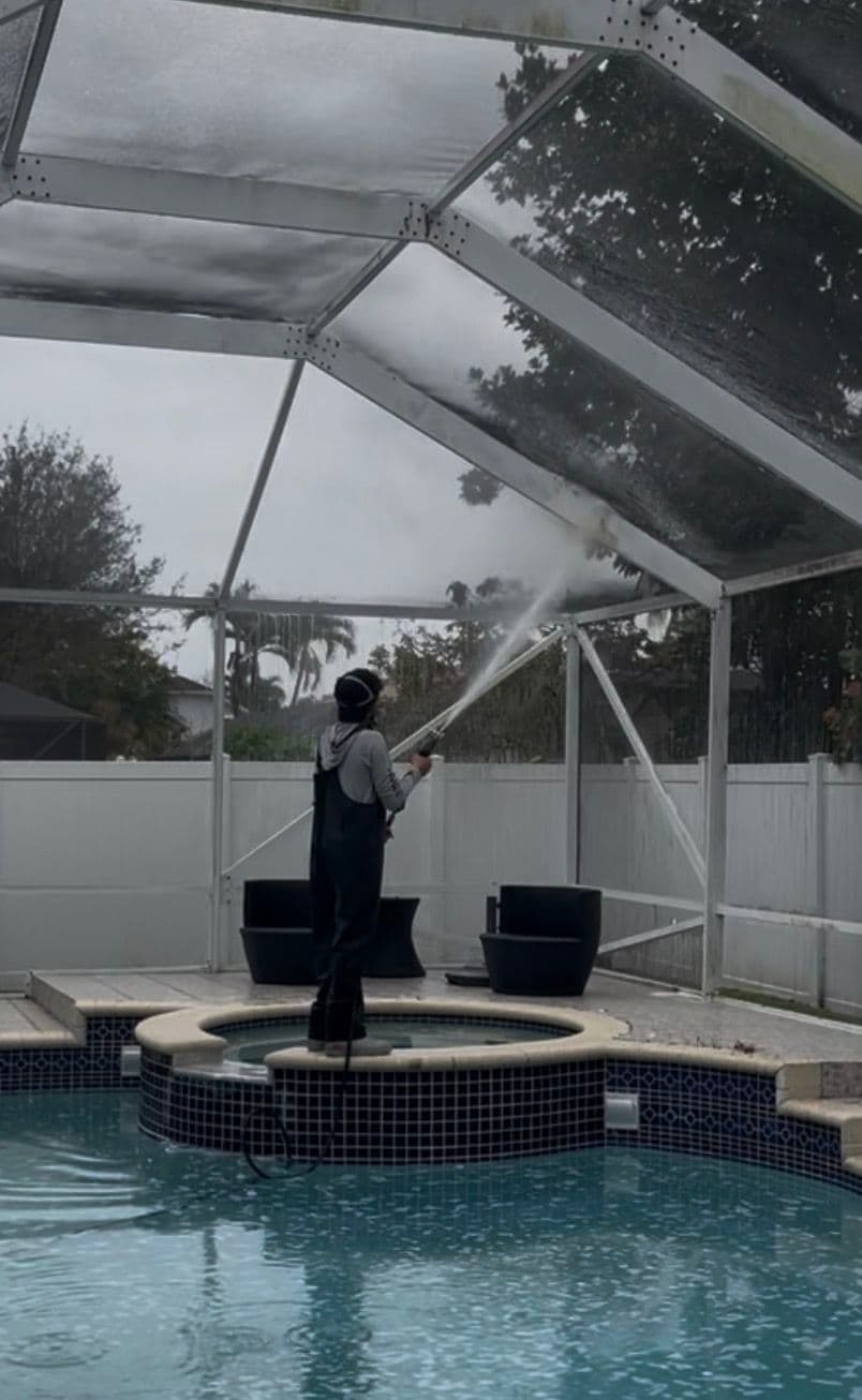 Gallery photos for Pool Enclosure Softwashing: Max SoFlo Unlimited's Touch: Image #1