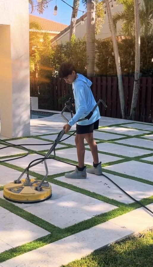 Pool Deck Cleaning South Florida - Max SoFlo Unlimited